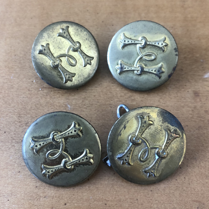 HoweCavernsGuideUniformButtons