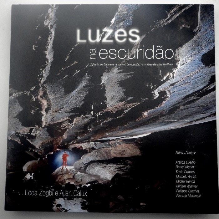 Luzes Na Escuridao (Lights In The Darkness) OUT OF STOCK